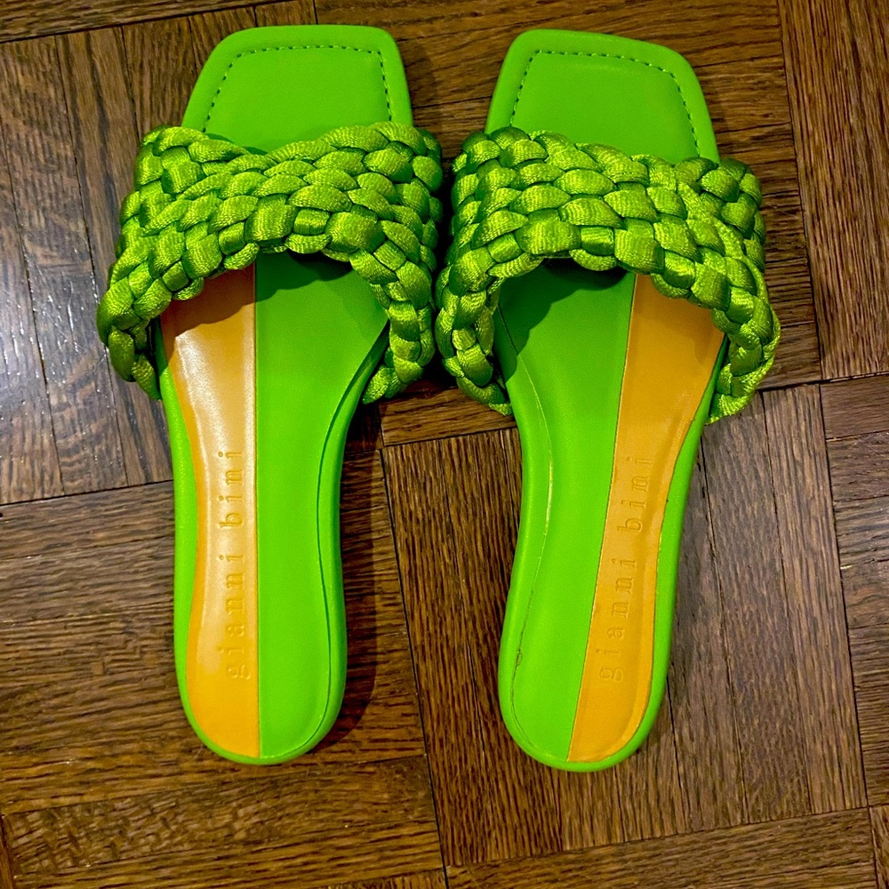 Never worn Gianni Bini slides